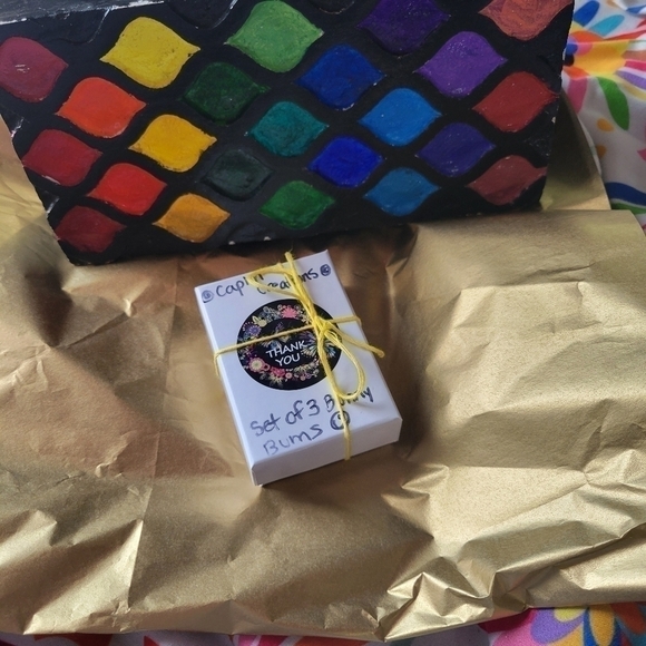 New Handmade Set Of 7 Multicolored Bunny Bum Crayons Gift Packaged - Picture 3 of 3